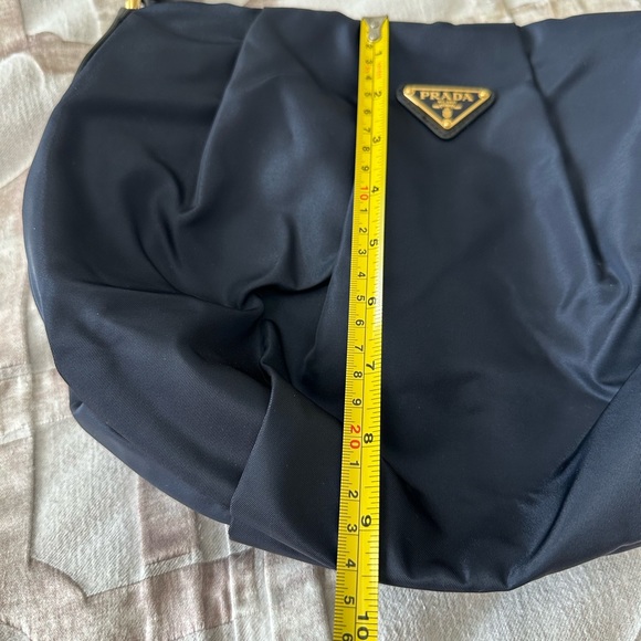 Stunning Prada vinyl blue bag. Comes with a dust bag - Picture 4 of 11